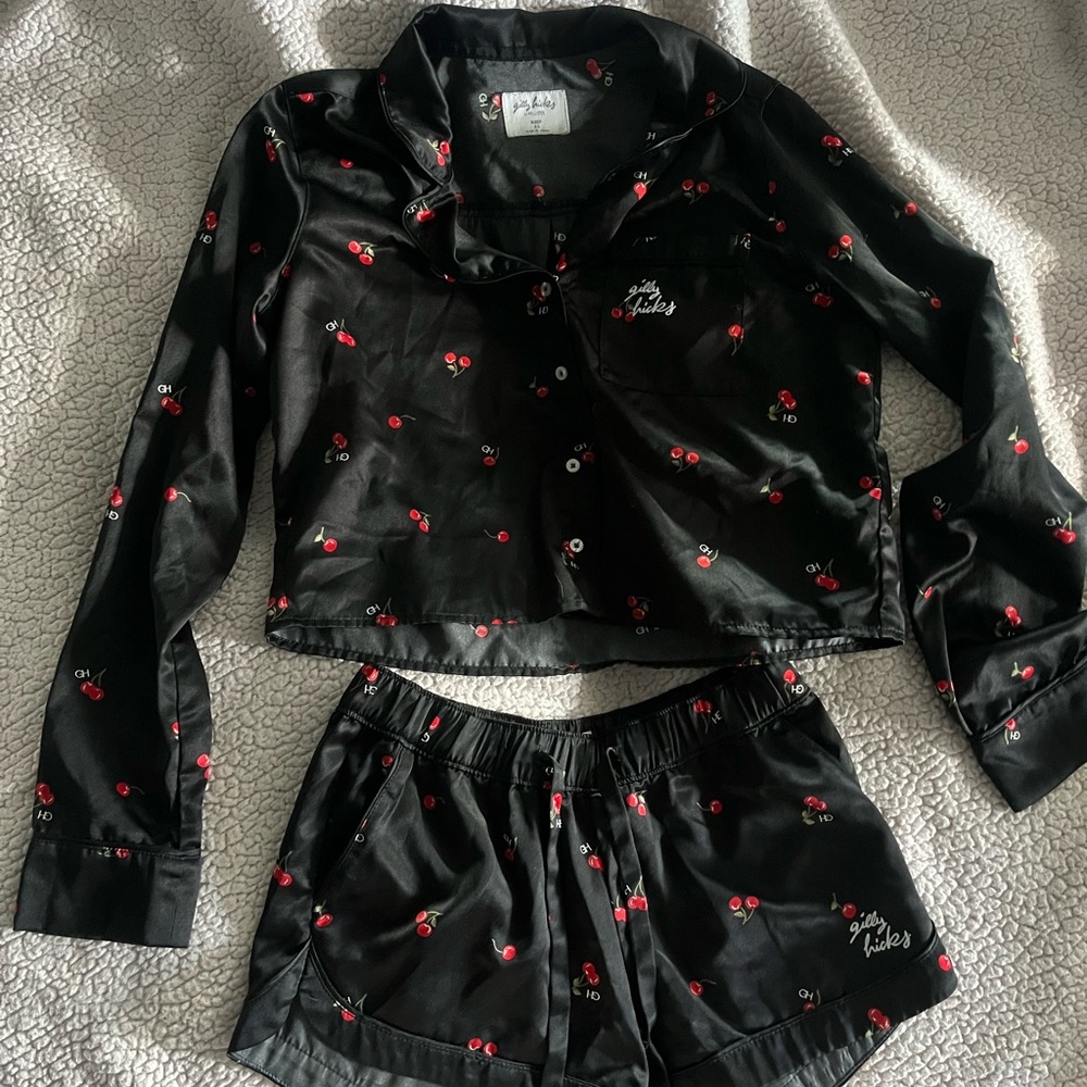 Gilly Hicks XS sleep set